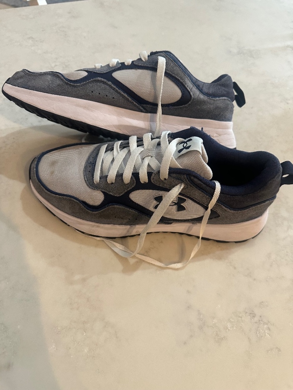 Mens 9.5 Under Armour Athletic Shoes Gray, Blue, & White